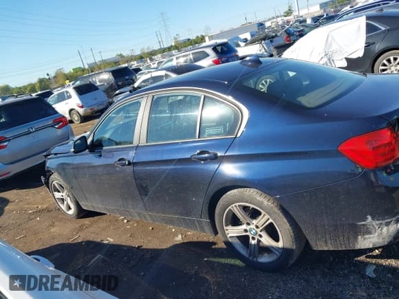 ✅ 2014 BMW 3 Series 328i xDrive • VIN: WBA3B5C58EP544060 • Lot: 43414158. Wystawiony na IAAI z przebiegiem 114 138 mil. Bezpłatny archiwum sprzedaży aukcyjnych z USA i szczegółowy raport historii pojazdu na DreamBid. Zdjęcie 14.