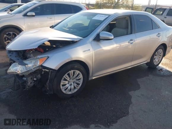 ✅ 2013 Toyota Camry XLE • VIN: 4T1BD1FK1DU067017 • Lot: 43781829. Wystawiony na IAAI z przebiegiem 126 859 mil. Bezpłatny archiwum sprzedaży aukcyjnych z USA i szczegółowy raport historii pojazdu na DreamBid. Zdjęcie 2.