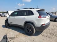 ✅ 2019 Jeep Cherokee Latitude Plus • VIN: 1C4PJLLB0KD466100 • Lot: 85128315. Wystawiony na Copart z przebiegiem Nie podano. Bezpłatny archiwum sprzedaży aukcyjnych z USA i szczegółowy raport historii pojazdu na DreamBid. Zdjęcie 2.