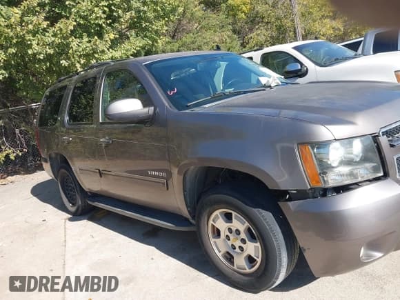✅ 2013 Chevrolet Tahoe LT • VIN: 1GNSCBE03DR337582 • Lot: 43650392. Wystawiony na IAAI z przebiegiem Nie podano. Bezpłatny archiwum sprzedaży aukcyjnych z USA i szczegółowy raport historii pojazdu na DreamBid. Zdjęcie 12.