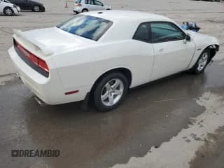 ✅ 2010 Dodge Challenger SE • VIN: 2B3CJ4DV1AH109718 • Lot: 81935284. Wystawiony na Copart z przebiegiem 132 476 mil. Bezpłatny archiwum sprzedaży aukcyjnych z USA i szczegółowy raport historii pojazdu na DreamBid. Zdjęcie 3.