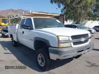 2004 Chevrolet Silverado 2500HD z VIN 1GBHC29U04E315695, wystawiony jako IAAI lot #42651705 z przebiegiem 423 864 mil mil oraz . Historia ofert i sprzedaży dostępna na DreamBid. Obrazek 1.