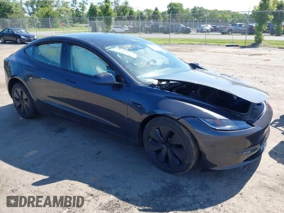 ✅ 2025 Tesla Model 3 Long Range • VIN: 5YJ3E1EB0SF892253 • Lot: 42538917. Wystawiony na IAAI z przebiegiem 7 548 mil. Bezpłatny archiwum sprzedaży aukcyjnych z USA i szczegółowy raport historii pojazdu na DreamBid. Zdjęcie 1.