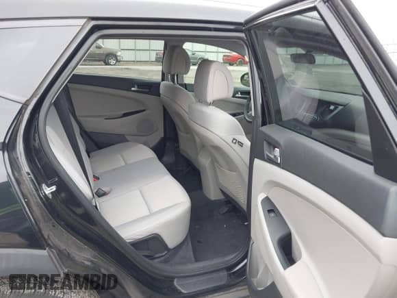 2017 Hyundai Tucson SE z VIN KM8J33A42HU585775, wystawiony jako IAAI lot #43521465 z przebiegiem 125 000 mil mil oraz . Historia ofert i sprzedaży dostępna na DreamBid. Obrazek 8.