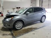 ✅ 2020 Buick Envision Premium • VIN: LRBFX3SX0LD137999 • Лот: 70746225. Опубликован ранее на Copart с пробегом 56 953 миль. Бесплатный доступ к архиву аукционных продаж из США и подробный отчёт об истории автомобиля на DreamBid. Изображение 1.