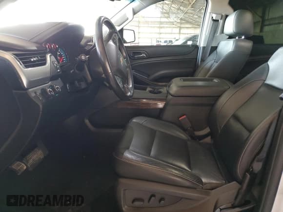 ✅ 2018 Chevrolet Suburban LT • VIN: 1GNSKHKC9JR395664 • Lot: 76120504. Wystawiony na Copart z przebiegiem 84 267 mil. Bezpłatny archiwum sprzedaży aukcyjnych z USA i szczegółowy raport historii pojazdu na DreamBid. Zdjęcie 7.