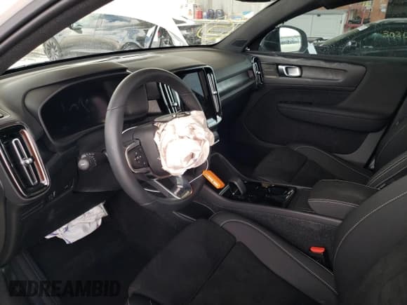 ✅ 2022 Volvo C40 Ultimate • VIN: YV4ED3GB5N2007036 • Лот: 47519903. Опубликован ранее на Copart с пробегом Не указан. Бесплатный доступ к архиву аукционных продаж из США и подробный отчёт об истории автомобиля на DreamBid. Изображение 7.