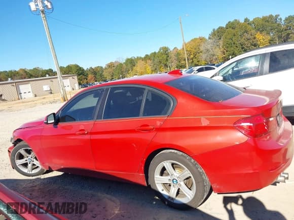 ✅ 2015 BMW 3 Series 328i • VIN: WBA3A5G52FNS86354 • Lot: 43585165. Wystawiony na IAAI z przebiegiem 138 452 mil. Bezpłatny archiwum sprzedaży aukcyjnych z USA i szczegółowy raport historii pojazdu na DreamBid. Zdjęcie 14.