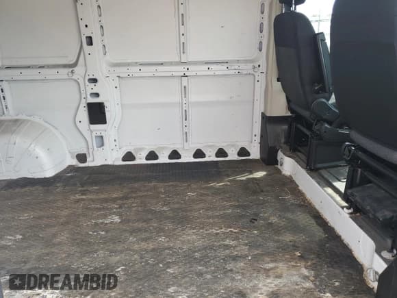 ✅ 2018 Ram ProMaster Cargo • VIN: 3C6TRVAG5JE154554 • Lot: 60250565. Wystawiony na Copart z przebiegiem 195 299 mil. Bezpłatny archiwum sprzedaży aukcyjnych z USA i szczegółowy raport historii pojazdu na DreamBid. Zdjęcie 11.