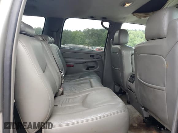 ✅ 2004 Chevrolet Suburban LS • VIN: 3GNEC16Z64G188962 • Лот: 51783375. Опубликован ранее на Copart с пробегом 190 017 миль. Бесплатный доступ к архиву аукционных продаж из США и подробный отчёт об истории автомобиля на DreamBid. Изображение 11.