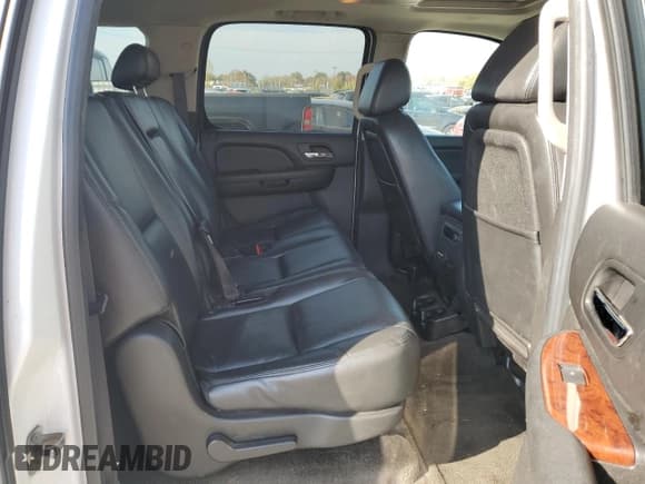 ✅ 2009 Chevrolet Suburban LTZ • VIN: 1GNFK36349R189047 • Lot: 76503614. Wystawiony na Copart z przebiegiem 211 675 mil. Bezpłatny archiwum sprzedaży aukcyjnych z USA i szczegółowy raport historii pojazdu na DreamBid. Zdjęcie 11.