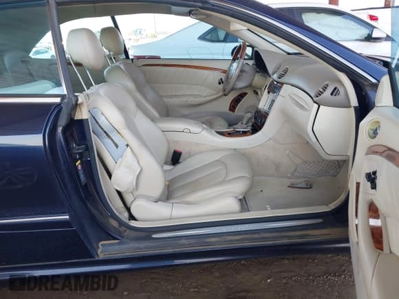 ✅ 2005 Mercedes-Benz CLK 500 • VIN: WDBTK75J35F150723 • Лот: 42978447. Опубликован ранее на IAAI с пробегом 148 220 миль. Бесплатный доступ к архиву аукционных продаж из США и подробный отчёт об истории автомобиля на DreamBid. Изображение 5.