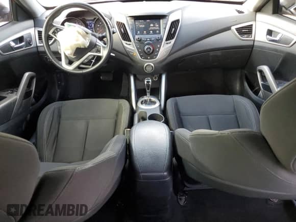 ✅ 2017 Hyundai Veloster • VIN: KMHTC6AD7HU306606 • Лот: 72855044. Размещён на Copart с пробегом 101 272 миль миль. Получите бесплатный доступ к архиву аукционных продаж из США и посмотрите подробный отчёт об истории автомобиля на DreamBid. Изображение 8.