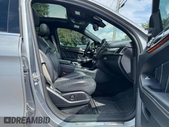 ✅ 2016 Mercedes-Benz GLE 63 S AMG • VIN: 4JGED7FBXGA010286 • Lot: 65643305. Wystawiony na Copart z przebiegiem 96 771 mil. Bezpłatny archiwum sprzedaży aukcyjnych z USA i szczegółowy raport historii pojazdu na DreamBid. Zdjęcie 5.