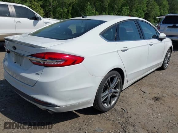 ✅ 2018 Ford Fusion SE • VIN: 3FA6P0H76JR164822 • Lot: 42156977. Wystawiony na IAAI z przebiegiem 136 691 mil. Bezpłatny archiwum sprzedaży aukcyjnych z USA i szczegółowy raport historii pojazdu na DreamBid. Zdjęcie 4.
