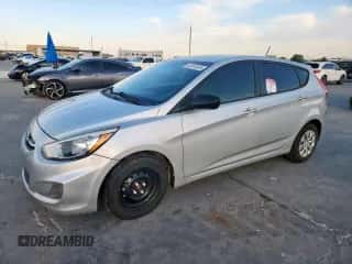 2016 Hyundai Accent SE z VIN KMHCT5AE0GU237579, wystawiony jako Copart lot #82340405 z przebiegiem 93 763 mil mil oraz Czysty tytuł • Clean title. Historia ofert i sprzedaży dostępna na DreamBid. Obrazek 1.