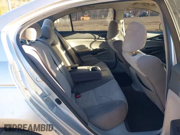 ✅ 2010 Honda Accord LX • VIN: 1HGCP2F34AA119088 • Lot: 43560102. Wystawiony na IAAI z przebiegiem 270 328 mil. Bezpłatny archiwum sprzedaży aukcyjnych z USA i szczegółowy raport historii pojazdu na DreamBid. Zdjęcie 8.