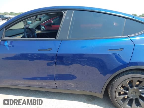 ✅ 2023 Tesla Model Y Long Range • VIN: 7SAYGAEE2PF969953 • Lot: 43163995. Listed on IAAI with 23,353 mi. Free auction sales archive from the USA and detailed vehicle history report at DreamBid. Image 14.