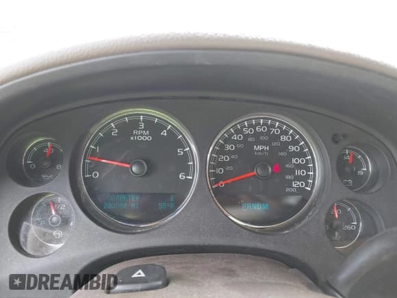 ✅ 2010 Chevrolet Suburban LT • VIN: 1GNUKJE33AR117502 • Lot: 43082827. Listed on IAAI with 200,098 mi. Free auction sales archive from the USA and detailed vehicle history report at DreamBid. Image 7.