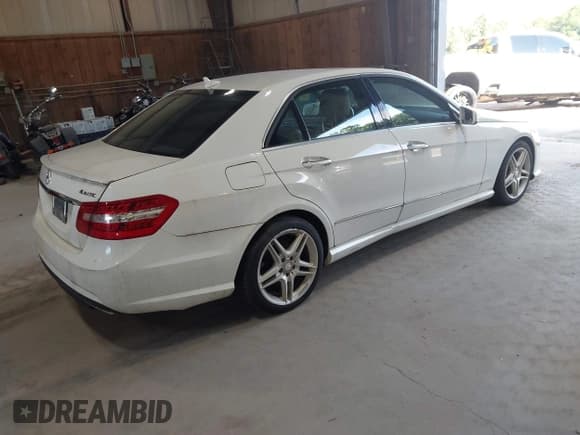 ✅ 2013 Mercedes-Benz E 350 Luxury • VIN: WDDHF8JB5DA745932 • Лот: 43032799. Опубликован ранее на IAAI с пробегом 136 553 миль. Бесплатный доступ к архиву аукционных продаж из США и подробный отчёт об истории автомобиля на DreamBid. Изображение 4.