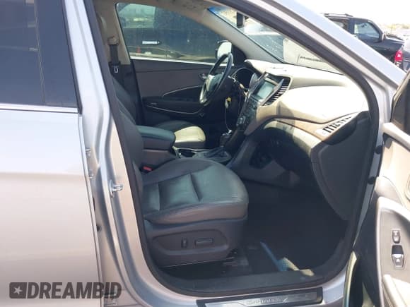 ✅ 2017 Hyundai Santa Fe SE • VIN: KM8SN4HF3HU166409 • Лот: 42610563. Опубликован ранее на IAAI с пробегом 151 143 миль. Бесплатный доступ к архиву аукционных продаж из США и подробный отчёт об истории автомобиля на DreamBid. Изображение 5.