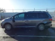 ✅ 2015 Toyota Sienna XLE • VIN: 5TDYK3DC9FS662992 • Лот: 43652531. Опубликован ранее на IAAI с пробегом 71 986 миль. Бесплатный доступ к архиву аукционных продаж из США и подробный отчёт об истории автомобиля на DreamBid. Изображение 14.