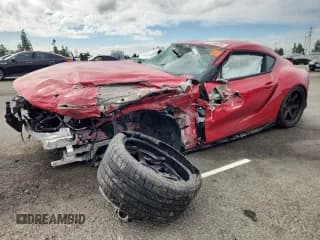 ✅ 2022 Toyota Supra 3.0 • VIN: WZ1DB0C06NW050690 • Lot: 81160295. Wystawiony na Copart z przebiegiem Nie podano. Bezpłatny archiwum sprzedaży aukcyjnych z USA i szczegółowy raport historii pojazdu na DreamBid. Zdjęcie 1.