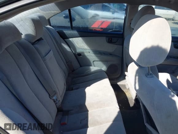 ✅ 2008 Kia Optima LX • VIN: KNAGE123685195465 • Lot: 43716858. Wystawiony na IAAI z przebiegiem 275 674 mil. Bezpłatny archiwum sprzedaży aukcyjnych z USA i szczegółowy raport historii pojazdu na DreamBid. Zdjęcie 8.