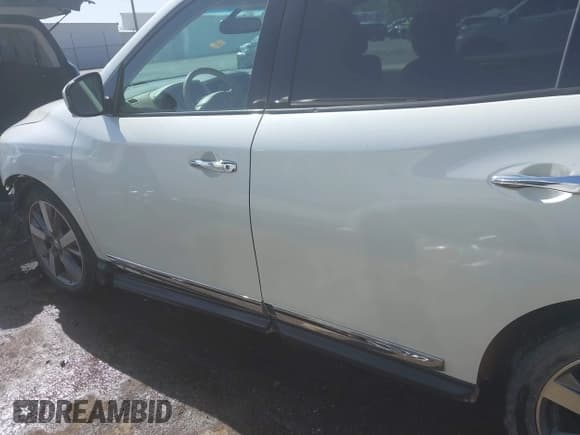 ✅ 2015 Nissan Pathfinder Platinum • VIN: 5N1AR2MM4FC628293 • Lot: 42010960. Listed on IAAI with 277,016 mi. Free auction sales archive from the USA and detailed vehicle history report at DreamBid. Image 14.