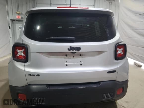 ✅ 2017 Jeep Renegade Latitude • VIN: ZACCJBBB2HPG48451 • Lot: 80492305. Listed on Copart with 119,322 mi. Free auction sales archive from the USA and detailed vehicle history report at DreamBid. Image 6.