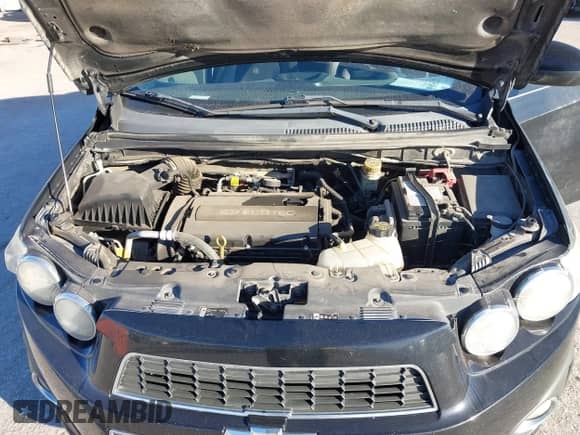 2012 Chevrolet Sonic LTZ z VIN 1G1JE5SHXC4102790, wystawiony jako IAAI lot #43554966 z przebiegiem 184 031 mil mil oraz . Historia ofert i sprzedaży dostępna na DreamBid. Obrazek 10.