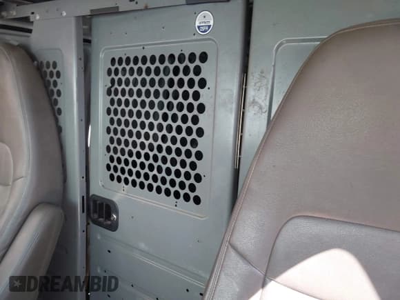 ✅ 2014 Chevrolet Express Cargo • VIN: 1GCWGFBAXE1212680 • Lot: 42450162. Wystawiony na IAAI z przebiegiem 253 657 mil. Bezpłatny archiwum sprzedaży aukcyjnych z USA i szczegółowy raport historii pojazdu na DreamBid. Zdjęcie 20.