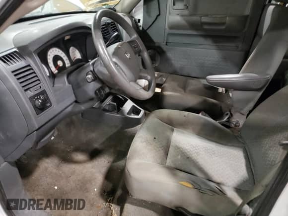 2007 Dodge Dakota ST z VIN 1D3HW28P27S242678, wystawiony jako Copart lot #58687635 z przebiegiem 196 558 mil mil oraz Czysty tytuł • Clean title. Historia ofert i sprzedaży dostępna na DreamBid. Obrazek 7.