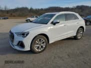 ✅ 2025 Audi Q3 S line Premium • VIN: WA1DECF3XS1021743 • Lot: 94355815. Wystawiony na Copart z przebiegiem 24 879 mil. Bezpłatny archiwum sprzedaży aukcyjnych z USA i szczegółowy raport historii pojazdu na DreamBid. Zdjęcie 1.