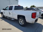 ✅ 2018 Chevrolet Silverado 1500 LT • VIN: 1GCPCREC3JF138661 • Lot: 64279615. Wystawiony na Copart z przebiegiem 64 838 mil. Bezpłatny archiwum sprzedaży aukcyjnych z USA i szczegółowy raport historii pojazdu na DreamBid. Zdjęcie 2.