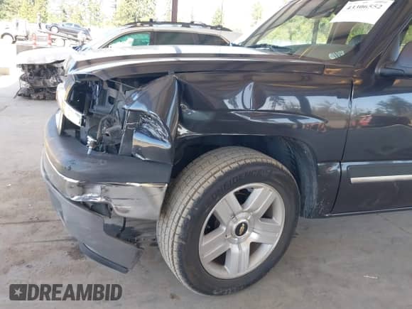 ✅ 2005 Chevrolet Silverado 1500 LS • VIN: 2GCEC19T851358412 • Lot: 43306552. Wystawiony na IAAI z przebiegiem 288 244 mil mil. Skorzystaj z bezpłatnego archiwum sprzedaży aukcyjnych z USA i zobacz szczegółowy raport historii pojazdu na DreamBid. Zdjęcie 6.