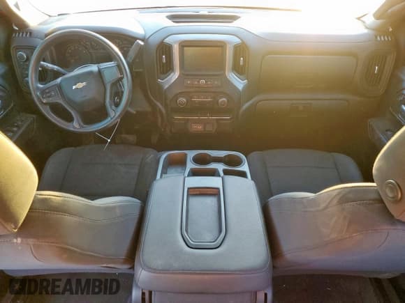 ✅ 2021 Chevrolet Silverado 2500HD Custom • VIN: 1GC4YME72MF190975 • Lot: 85331215. Wystawiony na Copart z przebiegiem 109 047 mil. Bezpłatny archiwum sprzedaży aukcyjnych z USA i szczegółowy raport historii pojazdu na DreamBid. Zdjęcie 8.