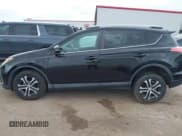 ✅ 2017 Toyota RAV4 LE • VIN: 2T3BFREV3HW629842 • Lot: 42134839. Wystawiony na IAAI z przebiegiem 90 062 mil. Bezpłatny archiwum sprzedaży aukcyjnych z USA i szczegółowy raport historii pojazdu na DreamBid. Zdjęcie 14.