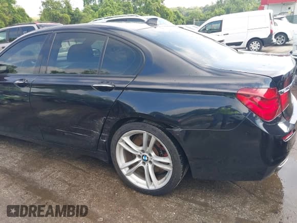 ✅ 2015 BMW 7 Series 750i • VIN: WBAYA8C52FG197627 • Lot: 42369384. Listed on IAAI with 111,358 mi. Free auction sales archive from the USA and detailed vehicle history report at DreamBid. Image 6.
