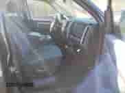 2024 Ram 1500 SLT z VIN 1C6RR6GG3RS128566, wystawiony jako IAAI lot #43605003 z przebiegiem 47 799 mil mil oraz . Historia ofert i sprzedaży dostępna na DreamBid. Obrazek 5.