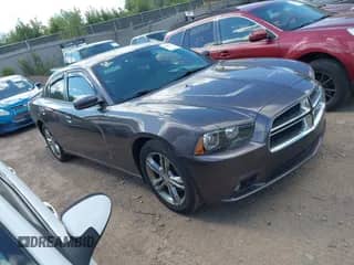2013 Dodge Charger SXT z VIN 2C3CDXJG4DH552838, wystawiony jako IAAI lot #43083081 z przebiegiem 220 488 mil mil oraz . Historia ofert i sprzedaży dostępna na DreamBid. Obrazek 1.