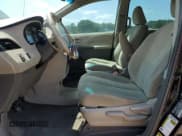 ✅ 2011 Toyota Sienna • VIN: 5TDZK3DC7BS023427 • Лот: 68322925. Опубликован ранее на Copart с пробегом 314 684 миль. Бесплатный доступ к архиву аукционных продаж из США и подробный отчёт об истории автомобиля на DreamBid. Изображение 7.