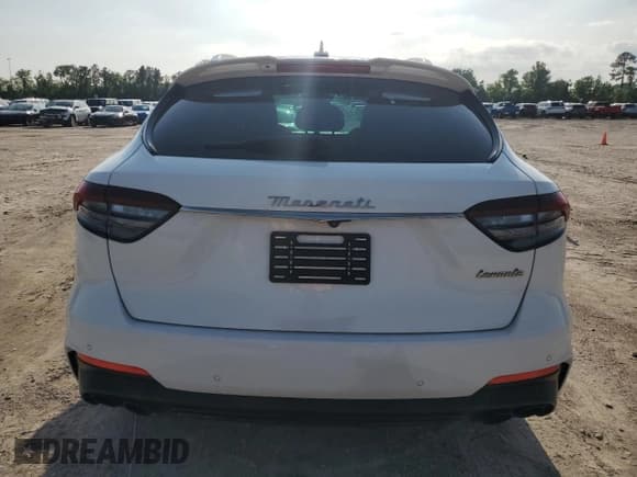 ✅ 2022 Maserati Levante GT • VIN: ZN661XUA4NX392139 • Lot: 52144425. Wystawiony na Copart z przebiegiem 16 703 mil. Bezpłatny archiwum sprzedaży aukcyjnych z USA i szczegółowy raport historii pojazdu na DreamBid. Zdjęcie 6.