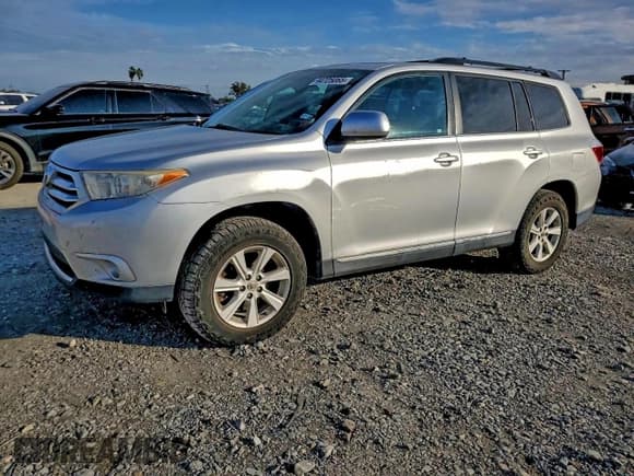 ✅ 2012 Toyota Highlander SE • VIN: 5TDBK3EH3CS137714 • Lot: 94725065. Listed on Copart with 242,447 mi. Free auction sales archive from the USA and detailed vehicle history report at DreamBid. Image 1.