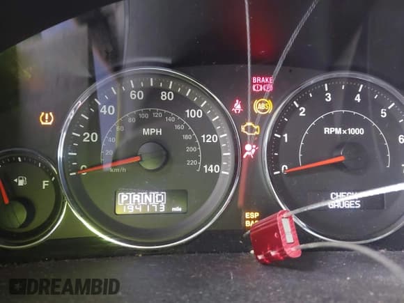 ✅ 2008 Jeep Commander Sport • VIN: 1J8HG48N98C230595 • Lot: 42469368. Wystawiony na IAAI z przebiegiem 194 173 mil. Bezpłatny archiwum sprzedaży aukcyjnych z USA i szczegółowy raport historii pojazdu na DreamBid. Zdjęcie 7.