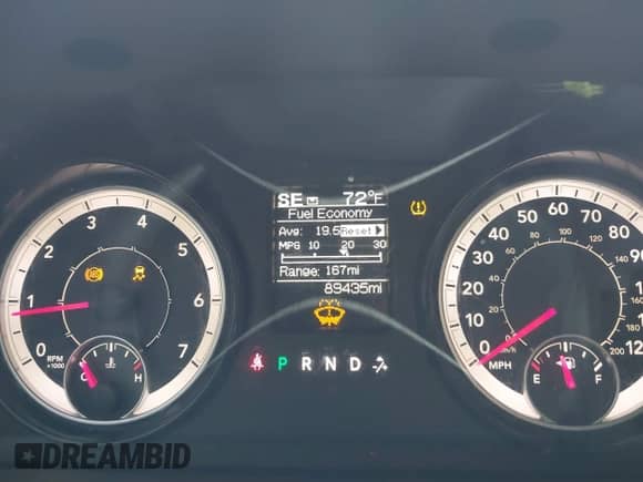 2018 Ram 1500 Tradesman z VIN 1C6RR6FG0JS280326, wystawiony jako IAAI lot #43422781 z przebiegiem 89 435 mil mil oraz . Historia ofert i sprzedaży dostępna na DreamBid. Obrazek 16.