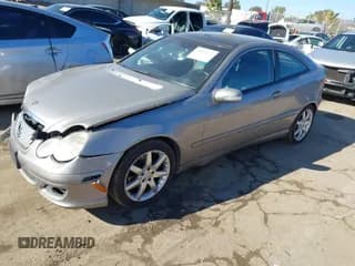 ✅ 2005 Mercedes-Benz C 320 • VIN: WDBRN64J15A675578 • Lot: 43812022. Wystawiony na IAAI z przebiegiem 64 910 mil. Bezpłatny archiwum sprzedaży aukcyjnych z USA i szczegółowy raport historii pojazdu na DreamBid. Zdjęcie 2.