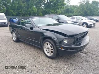 ✅ 2007 Ford Mustang Deluxe • VIN: 1ZVHT84N675228593 • Lot: 42618589. Listed on IAAI with 150,150 mi. Free auction sales archive from the USA and detailed vehicle history report at DreamBid. Image 1.