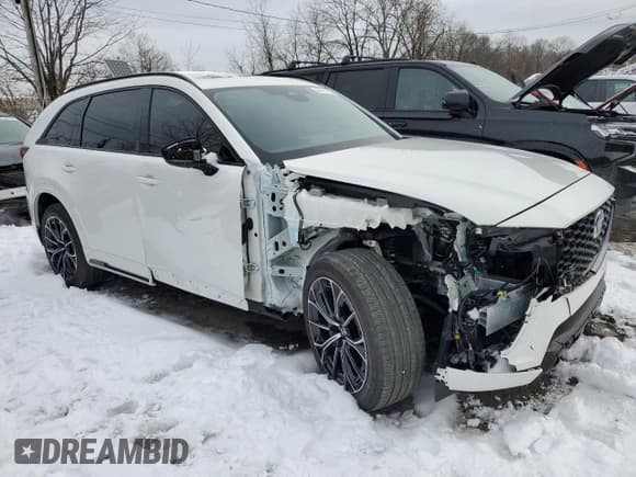 ✅ 2025 Mazda CX-70 S Premium • VIN: JM3KJDHC5S1104130 • Lot: 44731765. Wystawiony na Copart z przebiegiem 6 330 mil. Bezpłatny archiwum sprzedaży aukcyjnych z USA i szczegółowy raport historii pojazdu na DreamBid. Zdjęcie 4.