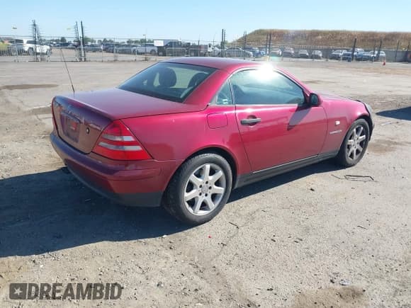 ✅ 1999 Mercedes-Benz SLK 230/320 • VIN: WDBKK47F5XF112125 • Lot: 42207615. Listed on IAAI with 93,962 mi. Free auction sales archive from the USA and detailed vehicle history report at DreamBid. Image 4.